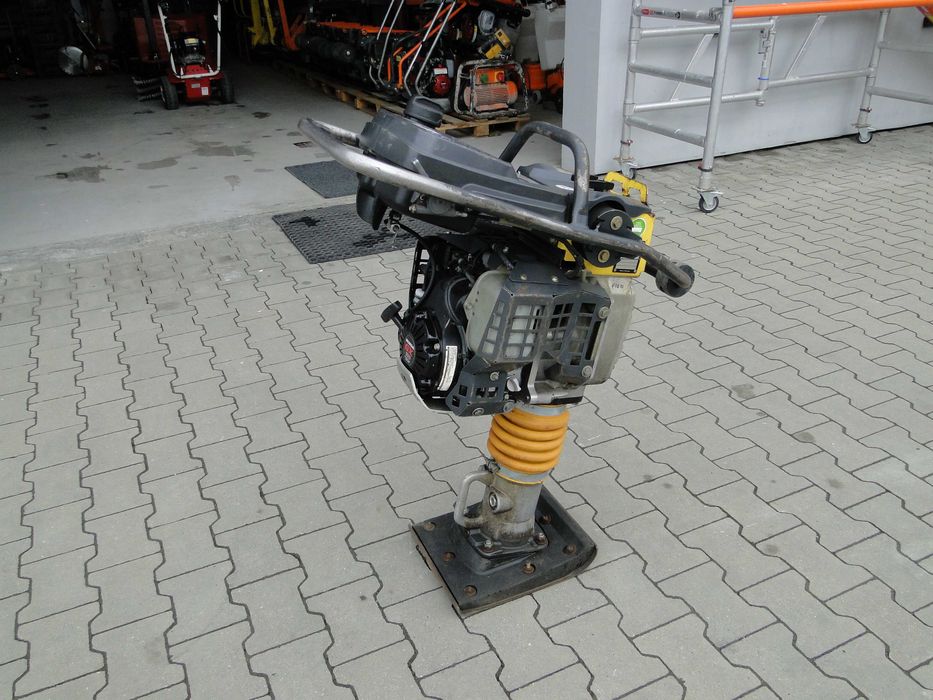 Skoczek stopa zagęszczarka gruntu BOMAG BT 60/4 HONDA WACKER sprowadzony Germany
