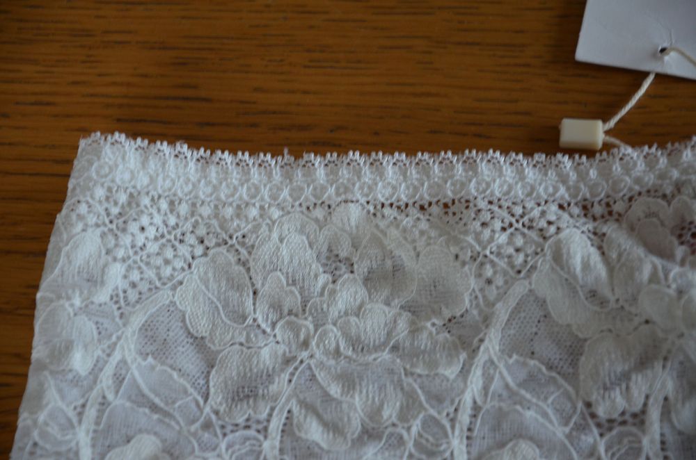 Triumph majtki koronka r. 38  ecru