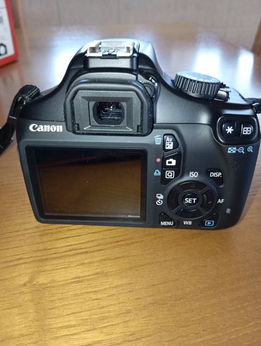 Máquina fotográfica Canon EOS 1100D