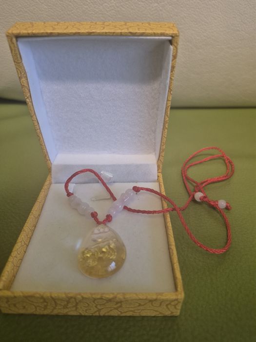 Wisiorek z chińskim znakiem zodiaku ŚWINIA (DZIK)