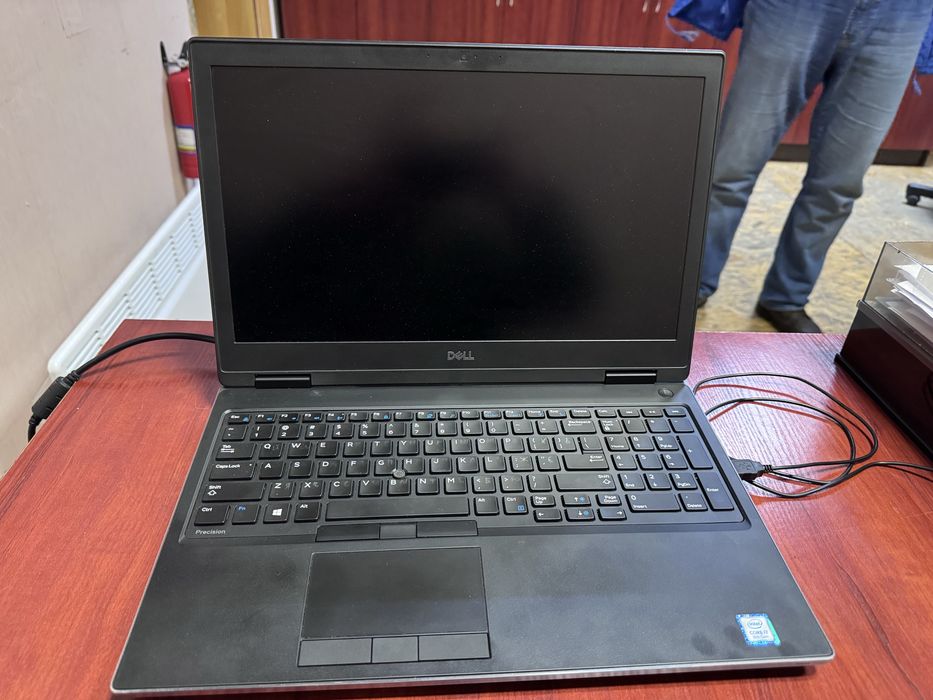 Dell precision 7530 15.6 4k  core i7 1TB