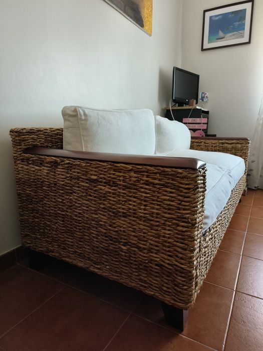 Sofá com detalhes de rede