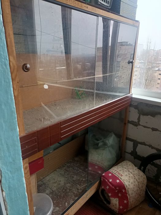 Продам вольер для птиц двухярусный.