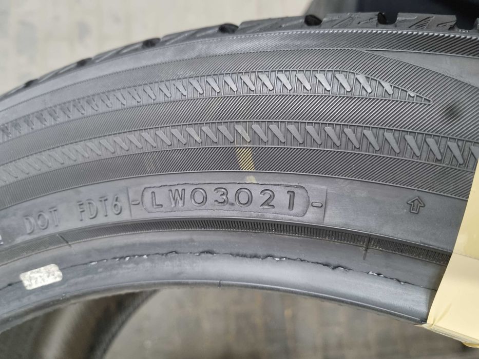 295/40/21 111V Yokohama Blue Earth Winter V906 SUV Dot.3021R
