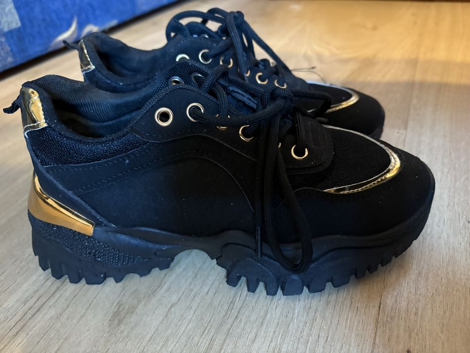 Buty sportowe damskie