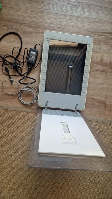 Skaner HP Scanjet 3800 z nakładką na slajdy
