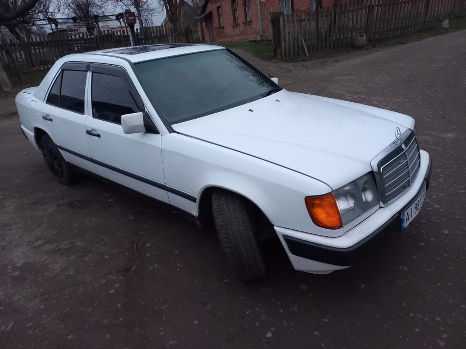 Mercedes-Benz E 124 260 (avtomat)