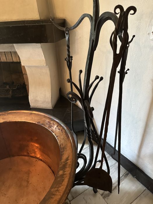 Zestaw do kominka z pojemnikiem na drewno