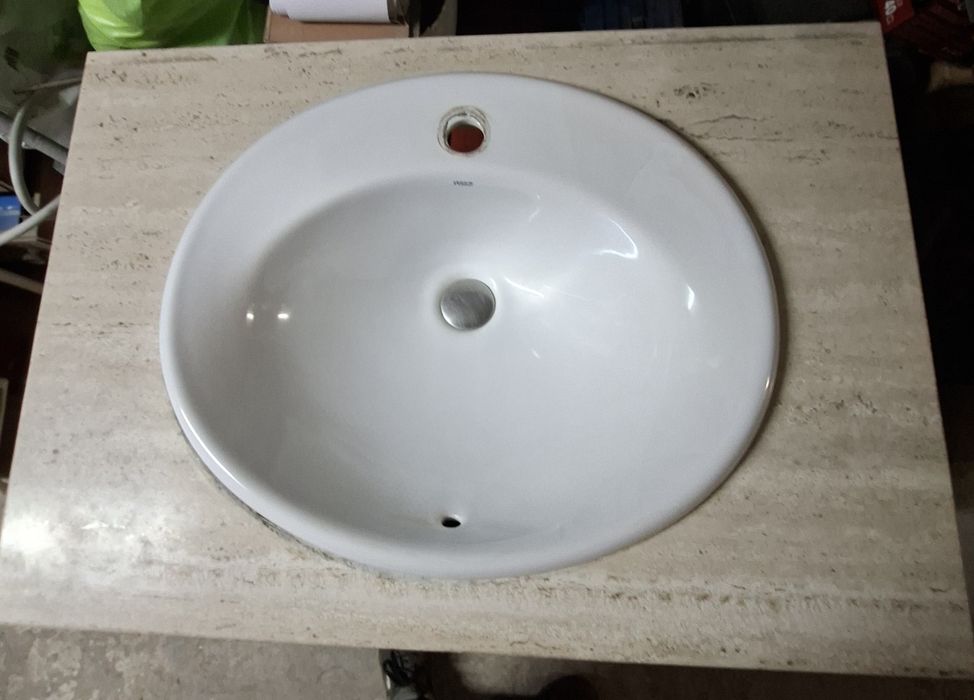 Lavatório ROCA com pedra para  base