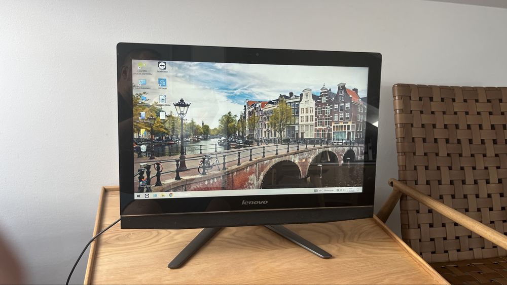 Komputer stacjonarny Lenovo All-in-One