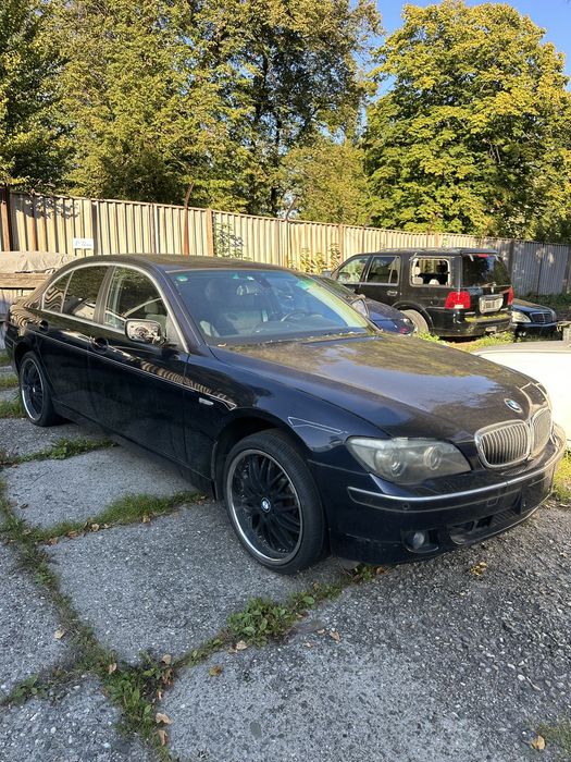 BMW Seria 7 E65 740i uszkodzony z Japonii