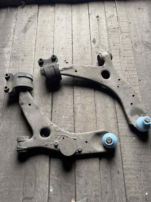 Продам рычаги на мазду 3 BK