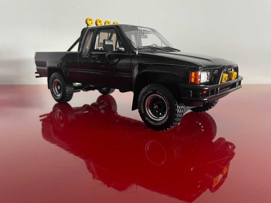 Toyota Hilux SR5 Glossy Black