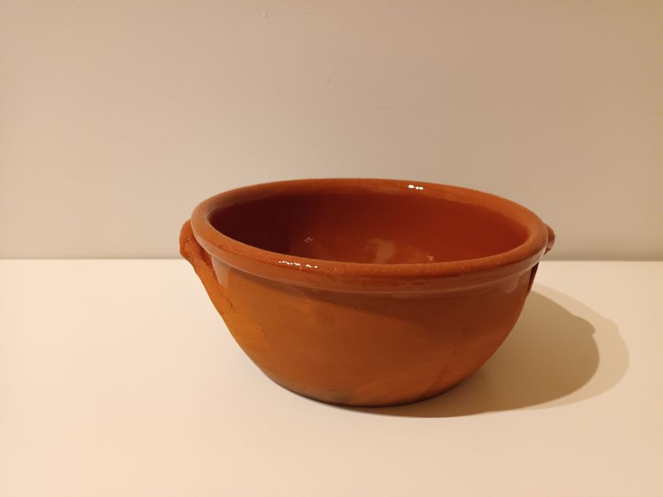 Taça de barro para forno