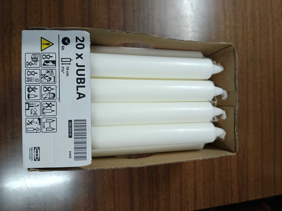 Cera velas brancas e pretas