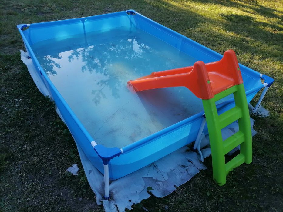 Basen ogrodowy dla dzieci ze zjeżdżalnią