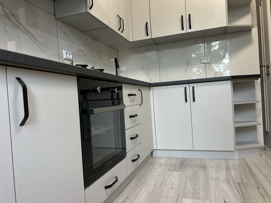 Продаж 2-х кім в центрі з сучасним ремонтом