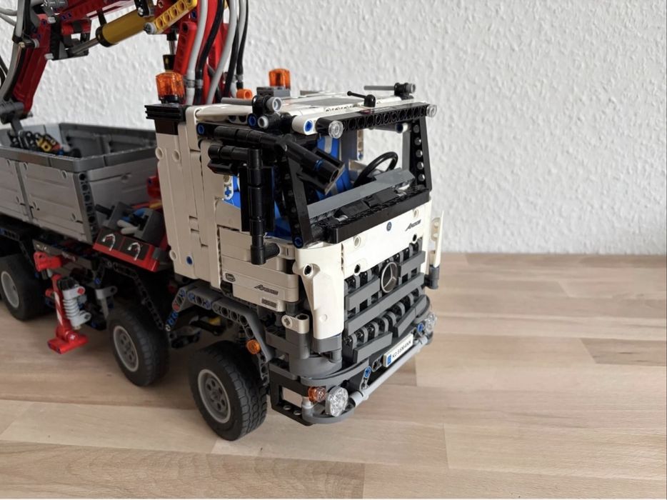 Lego technic Mersedes-Benz Arocs 42043