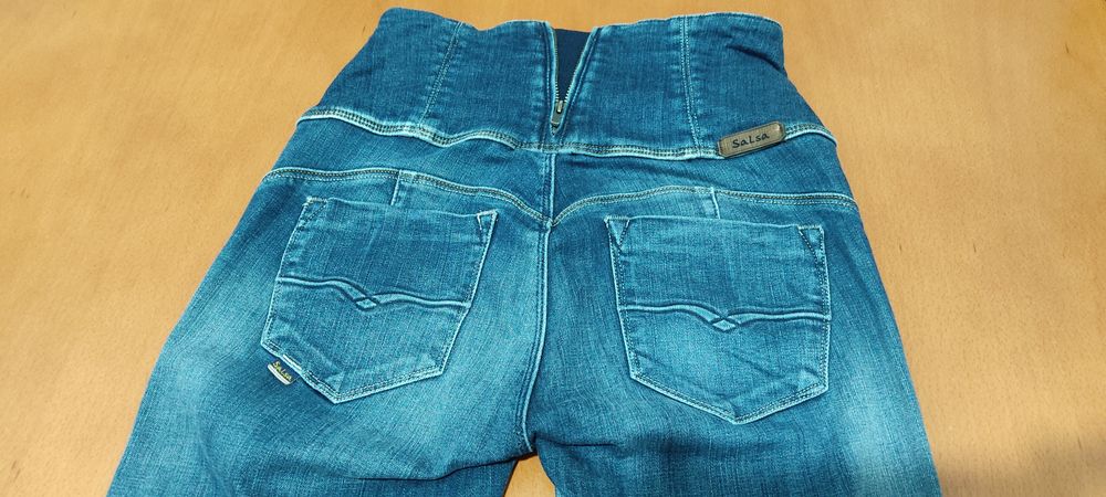 Calças Salsa modelo subido delineador