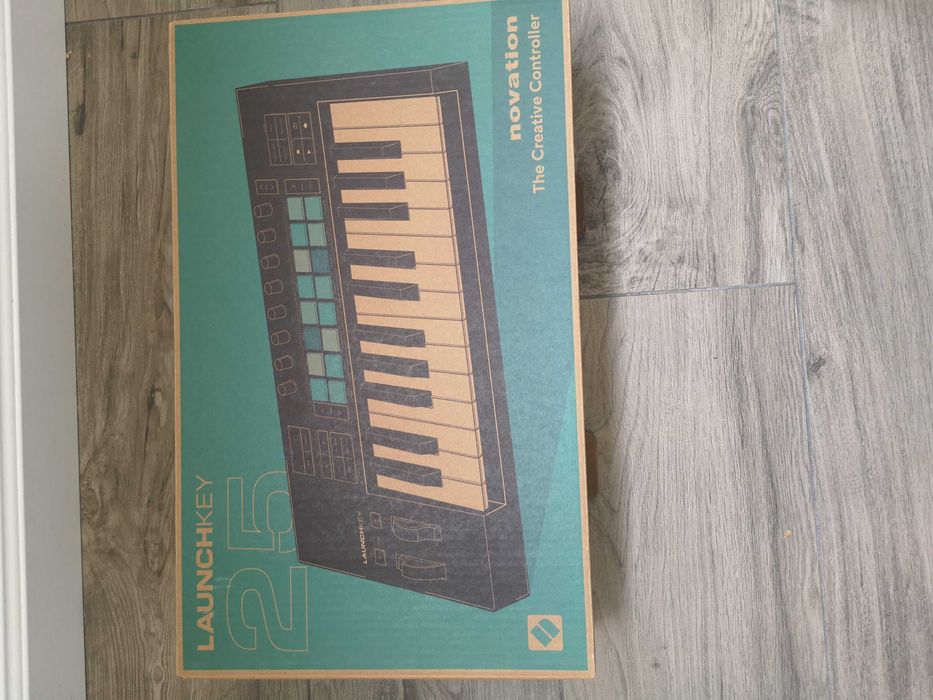 MIDI Клавіатура novation launchkey mk4 25