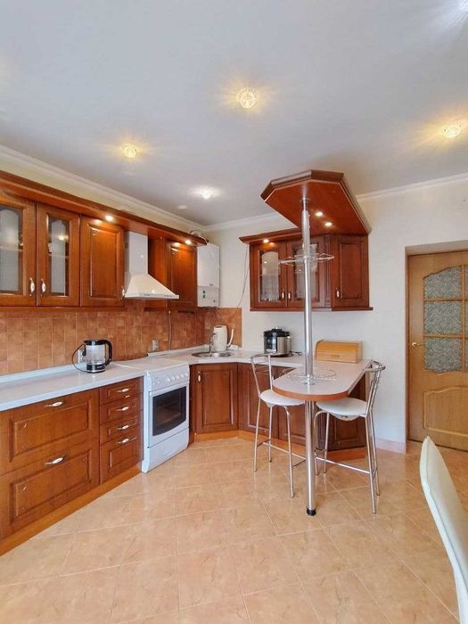 Комфортний будинок, Шевченківський район! Без комісії!