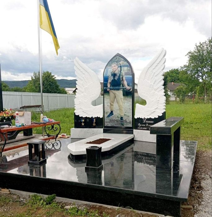 Пам’ятник із граніту - Доставка та монтаж по Україні! 3D-макет, власне виробництво, памятники на могилу