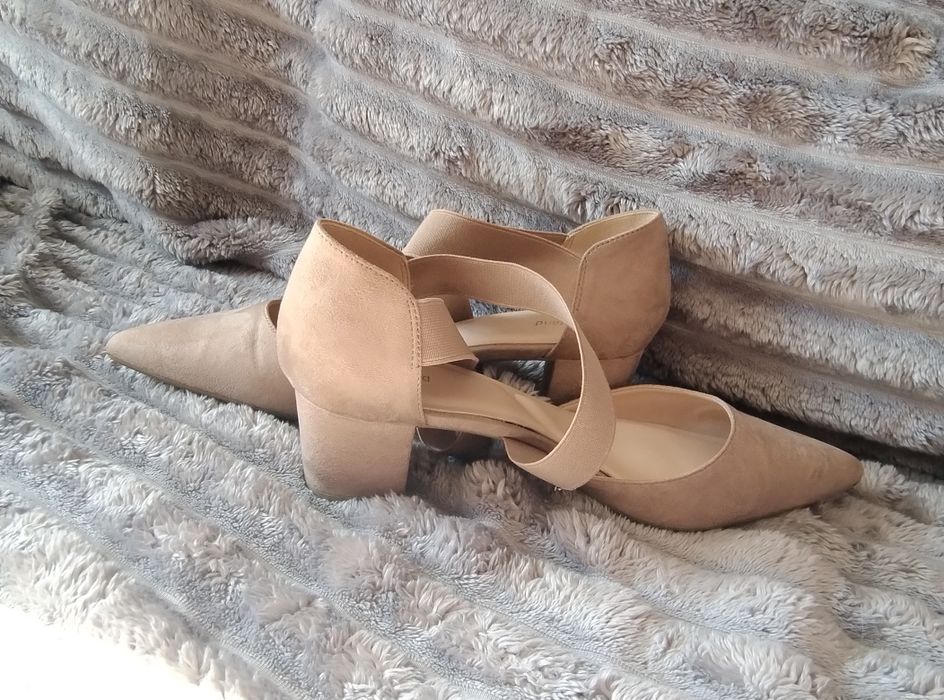 Zamszowe Sandały na słupku 41