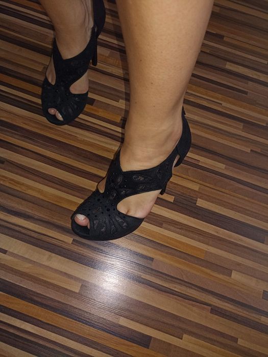 Szpilki czarne 36 jak nowe