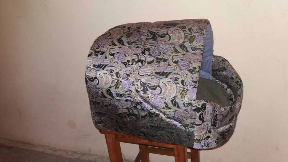 Продам красивый домик для кошки или маленькой собачки.