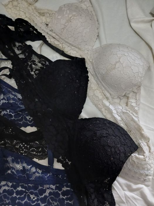 Lote de sutiãs de renda