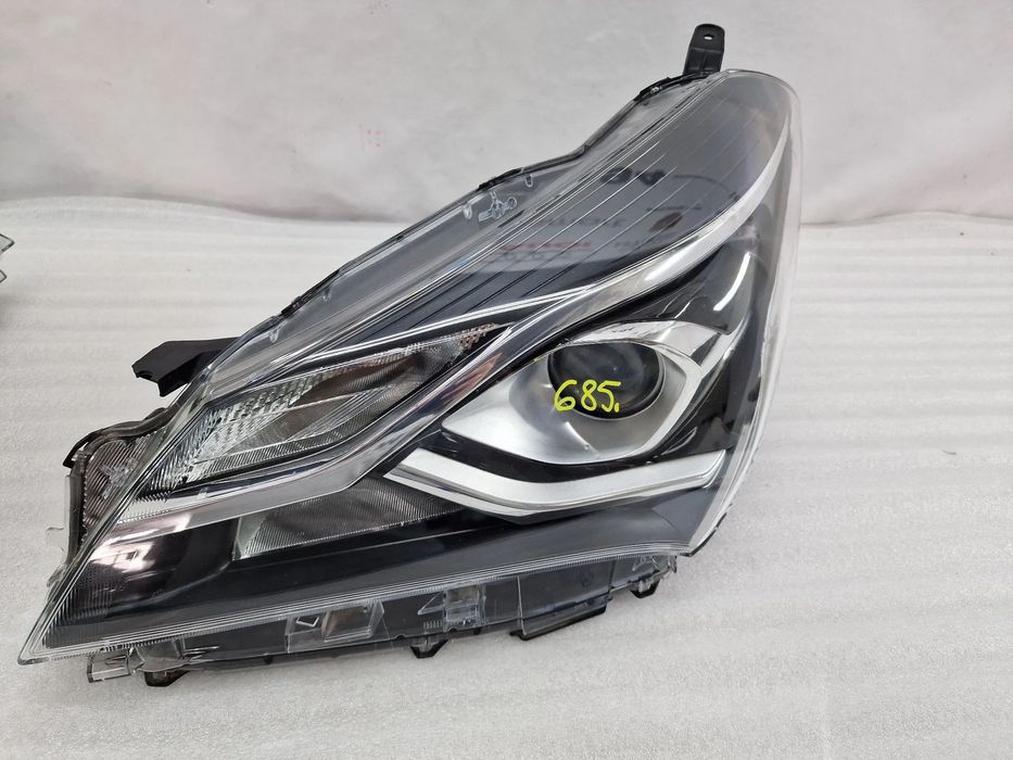 TOYOTA YARIS 3 III LIFT 17- LEWA LAMPA PRZEDNIA PRZÓD SOCZEWKA , NR AUKCJI LA685