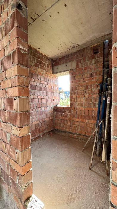 Продаж незавершеного будівництва в смт.Рудне.