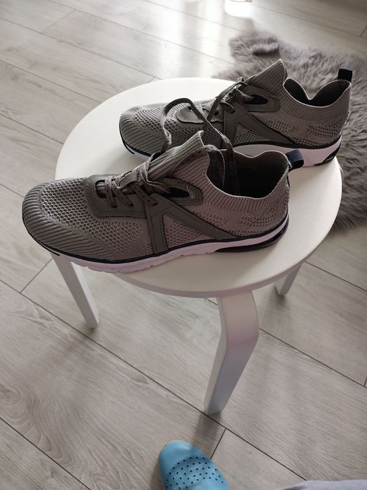 Buty adidasy do biegania.