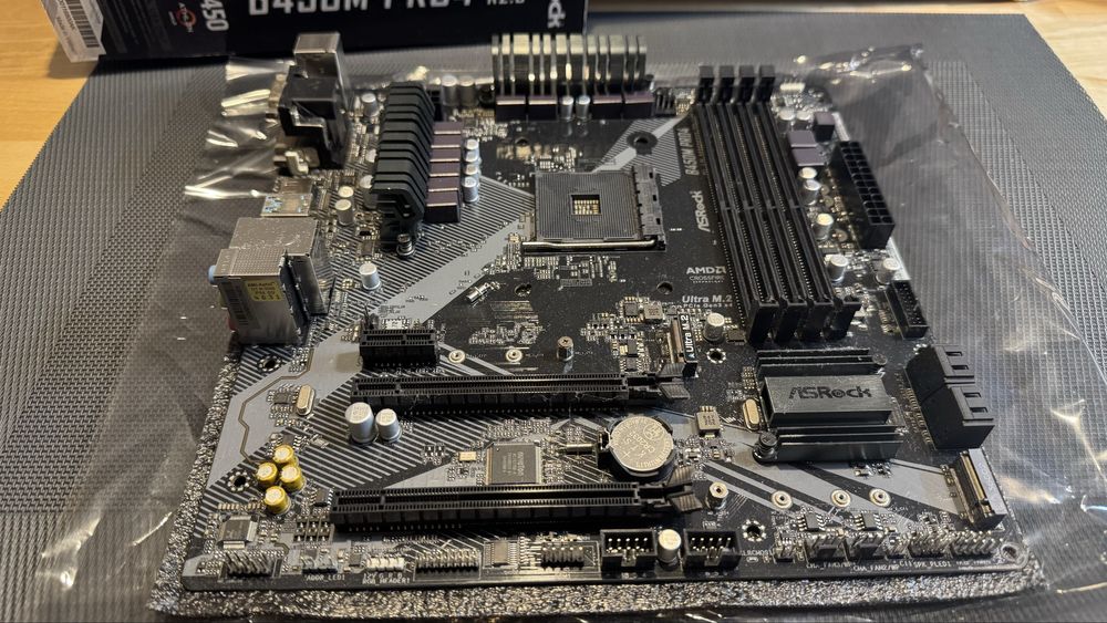 Asrock B450M Pro4 R2.0 - Socket AM4
