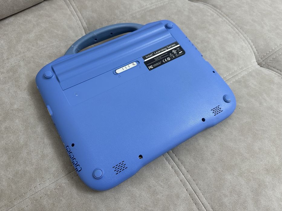 Продам протиударний нетбук Lbook E103 blue в гарному стані