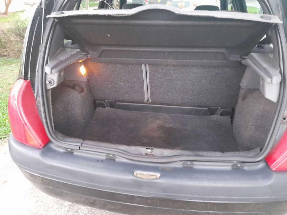 Renault Clio 1.2 com Direçao assistida  5lugares