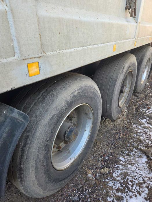 Тягач з напівпричепом DAF CF-85