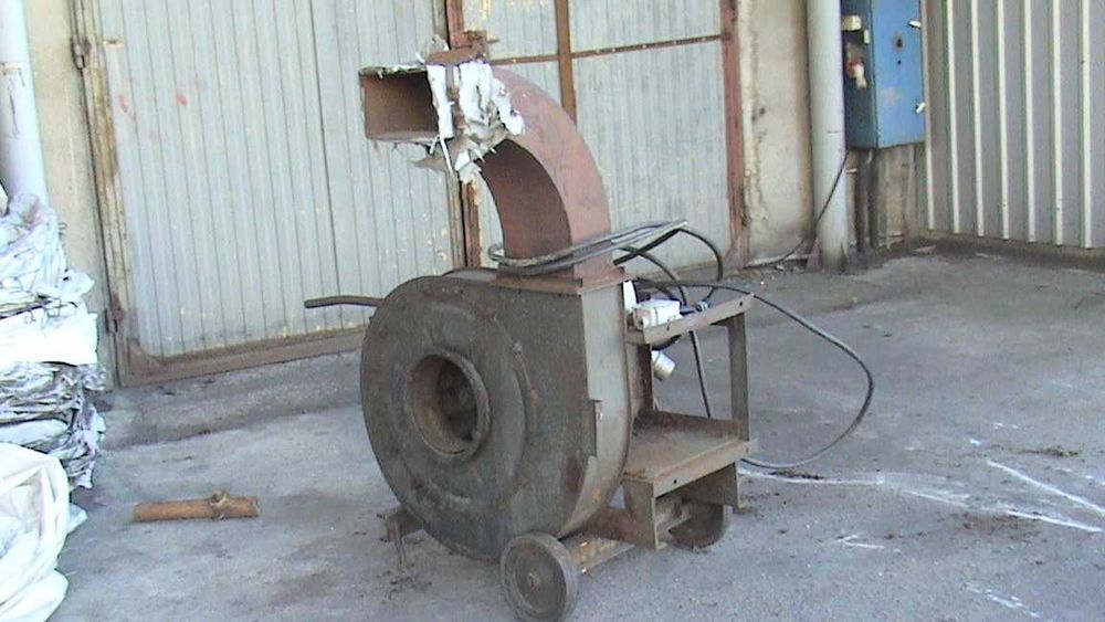 Dmuchawa do przewietrzania zbiorników zboż.(dużych), z silnikiem 13kw.