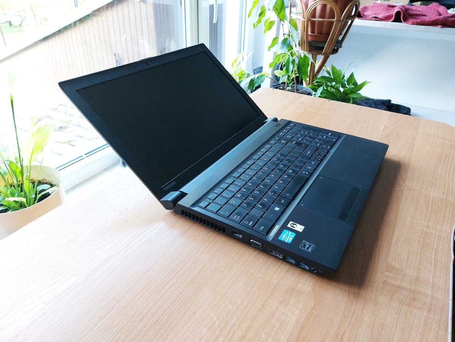 Laptop Toshiba A50-A-110 i3-3120M 8GB 120GB Linux