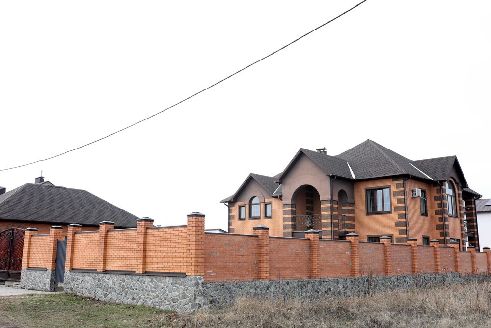 Продам цегляний будинок