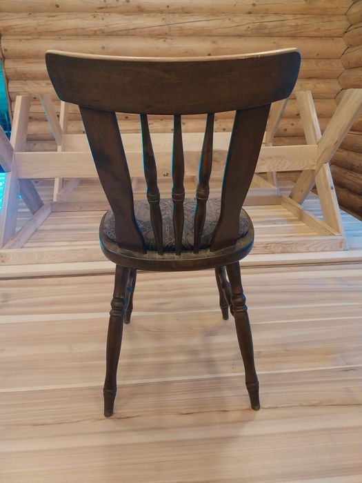 Krzesła drewniane