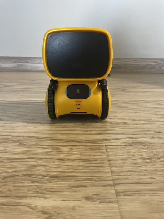 IT Robot жовтого кольору