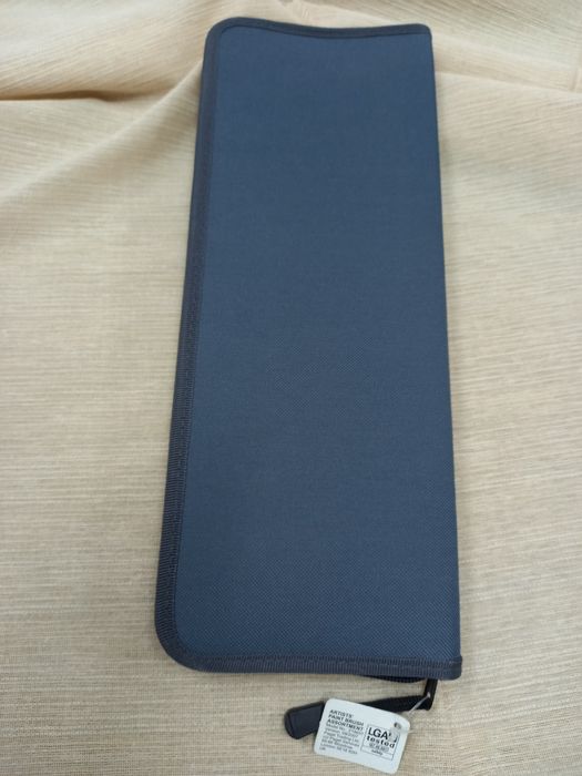 Bolsa nova com etiqueta e alguns pincéis  novos