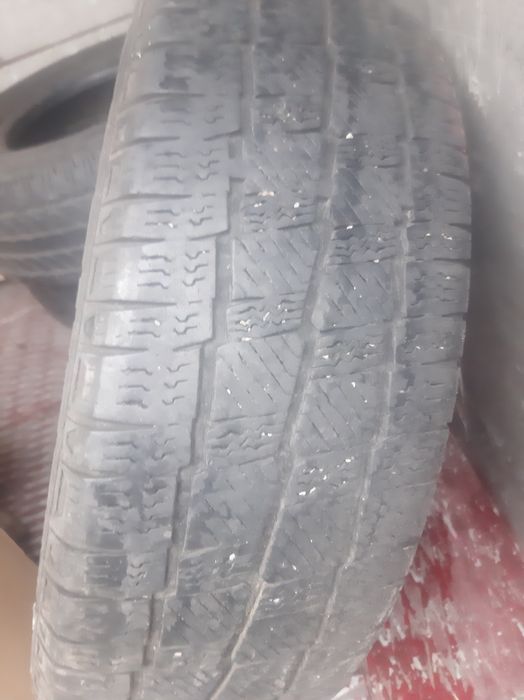 Продам резину 215 .70.16с