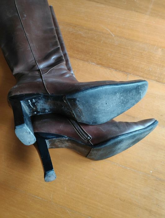 Botas de cano alto castanho escuro - Tam 36