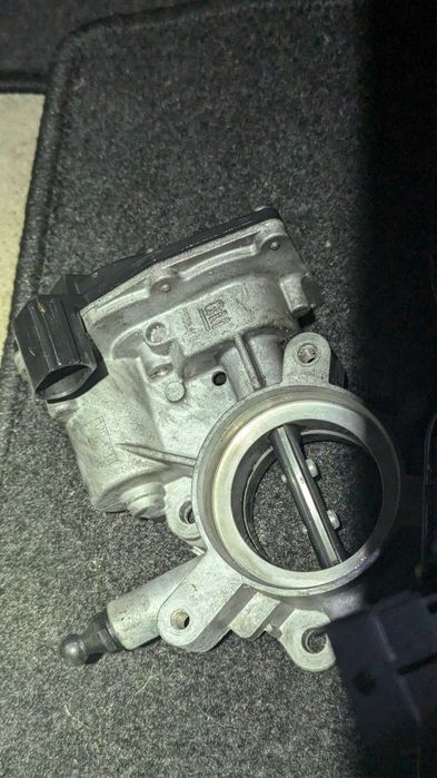 Впускний колектор 2.0cdti Opel запчастини