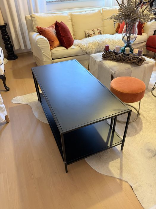 Modny stolik kawowy KUMLINGE metal stol