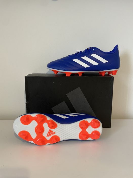 Sprzedam nowe korki adidasa r. 42 2/3 oryginalne z metkami