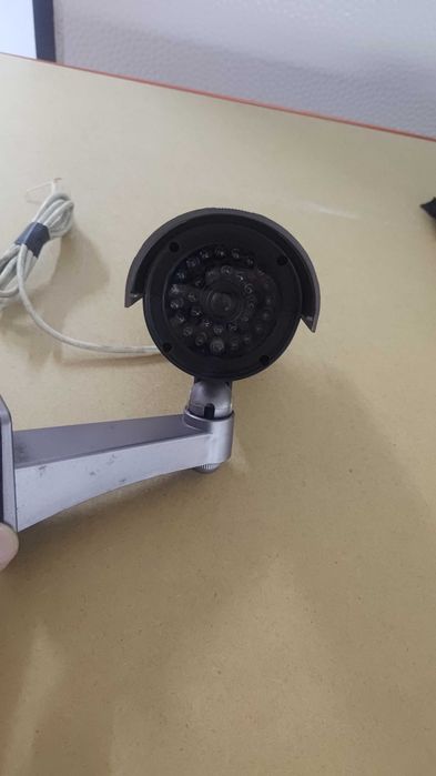Câmara vigilância falsa com led vermelho