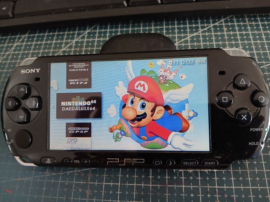 Psp com jogos e emuladores.
